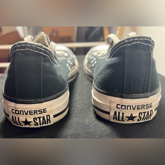 Converse Low Tops Shoes - Black & White - Women’s Size 6 & Men’s Size 4 - Picture 8 of 12